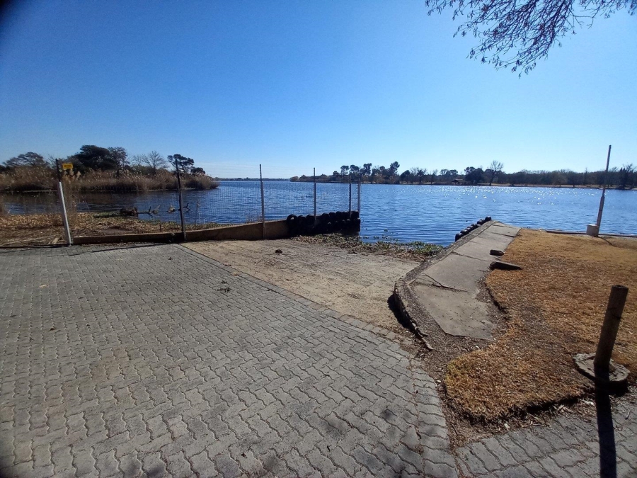 4 Bedroom Property for Sale in Boschenvaal River Front Lodges Free State